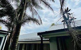 6 On Columbus Guesthouse
